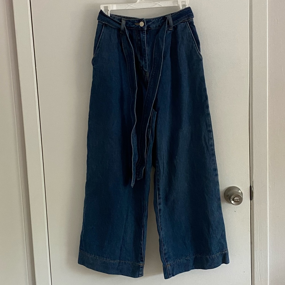 Wide leg blue jeans